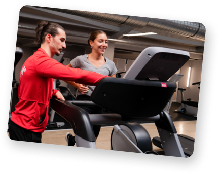 Personal trainer et adhérent neoness